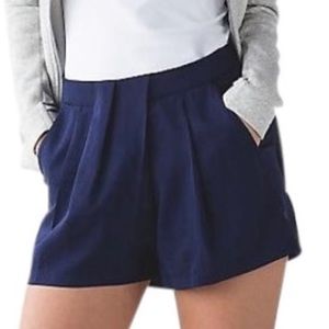 🤍 EUC Excellent Condition Lululemon Navy Pleated Keepsake Pleated Casual Shorts